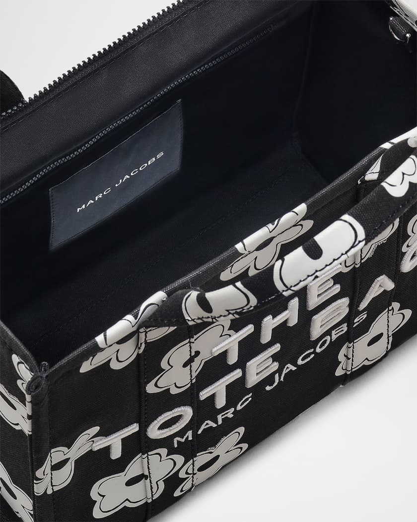 Marc Jacobs
The Medium Tote Bag